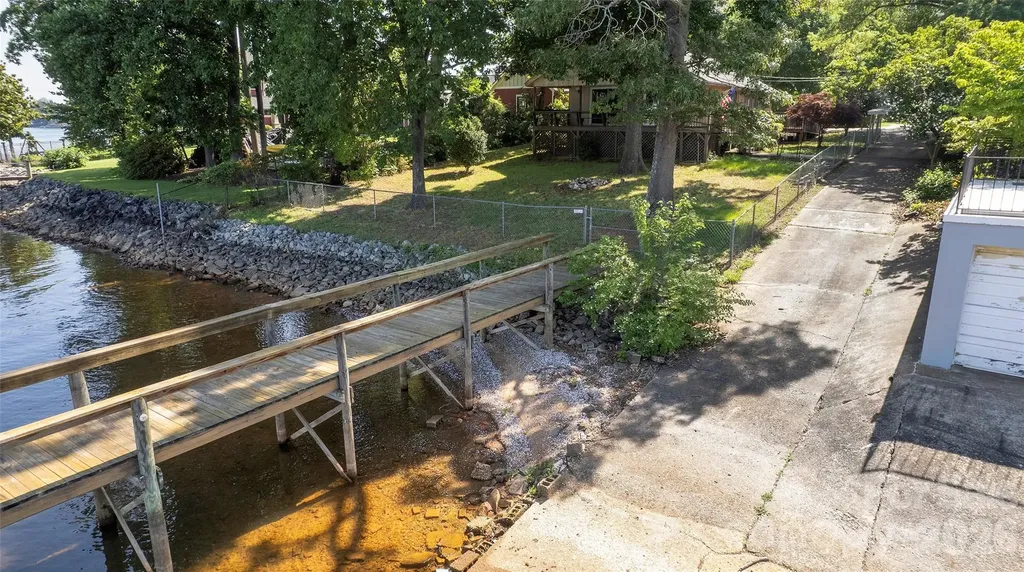 5135 Windward Point Denver NC 28037
