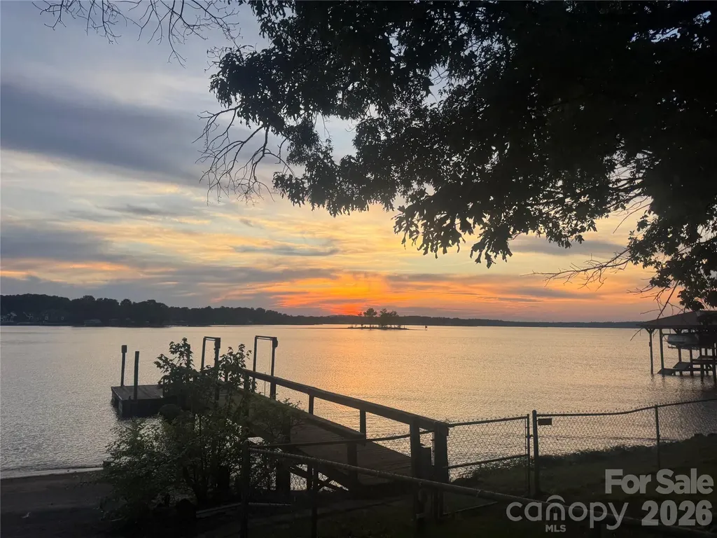 5135 Windward Point Denver NC 28037