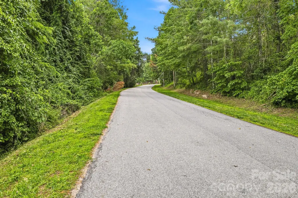 999 Perrion Avenue Weaverville NC 28787