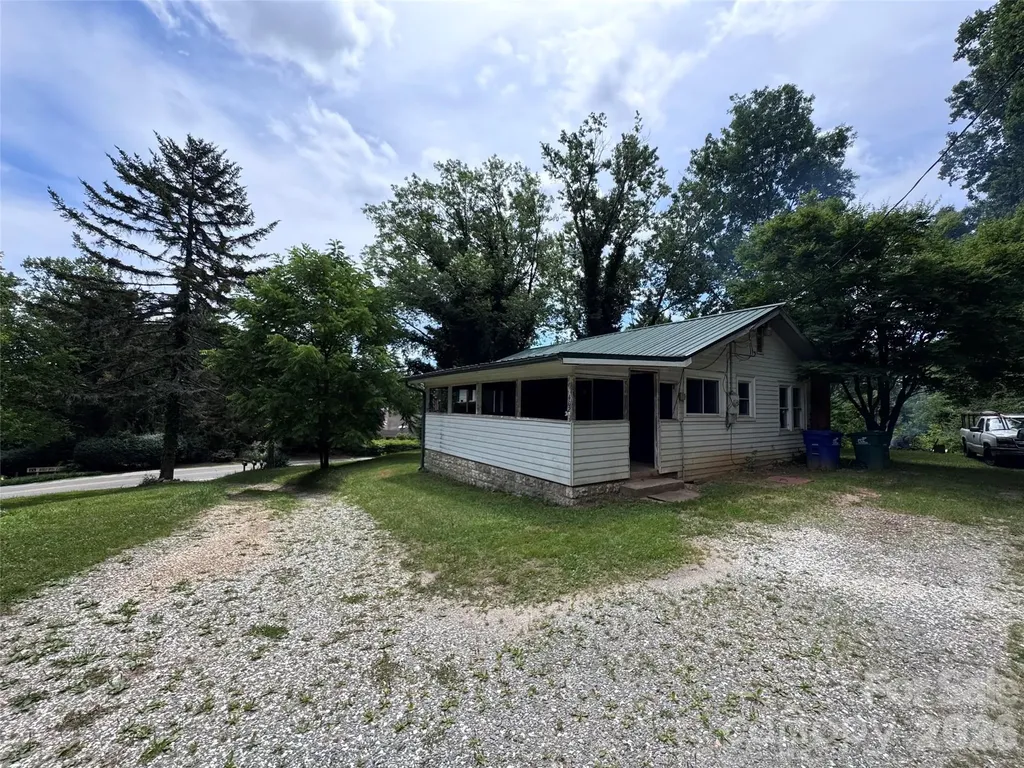 402 Sharon Road Fairview NC 28730