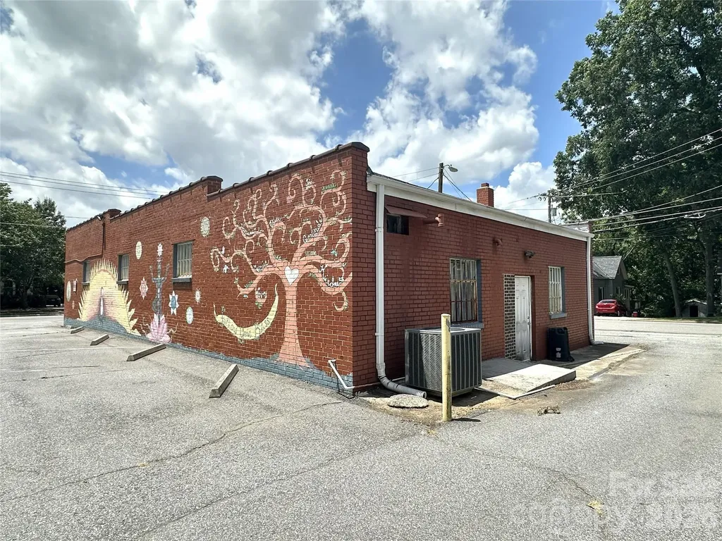 195 W Statesville Avenue Mooresville NC 28115
