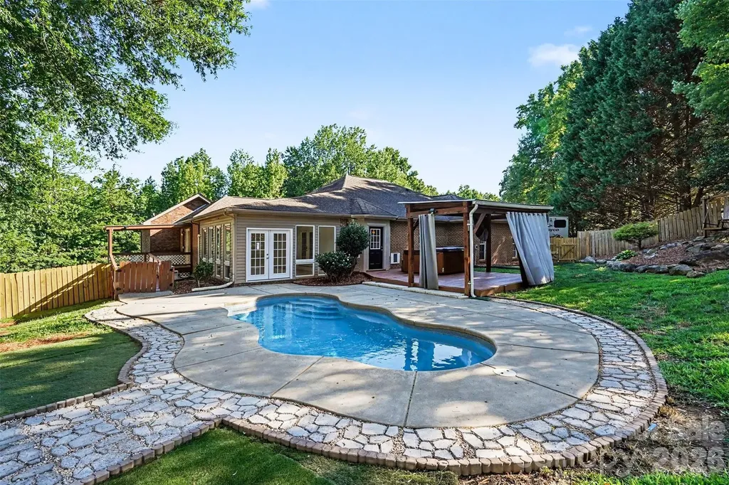 6826 Teal Drive Denver NC 28037