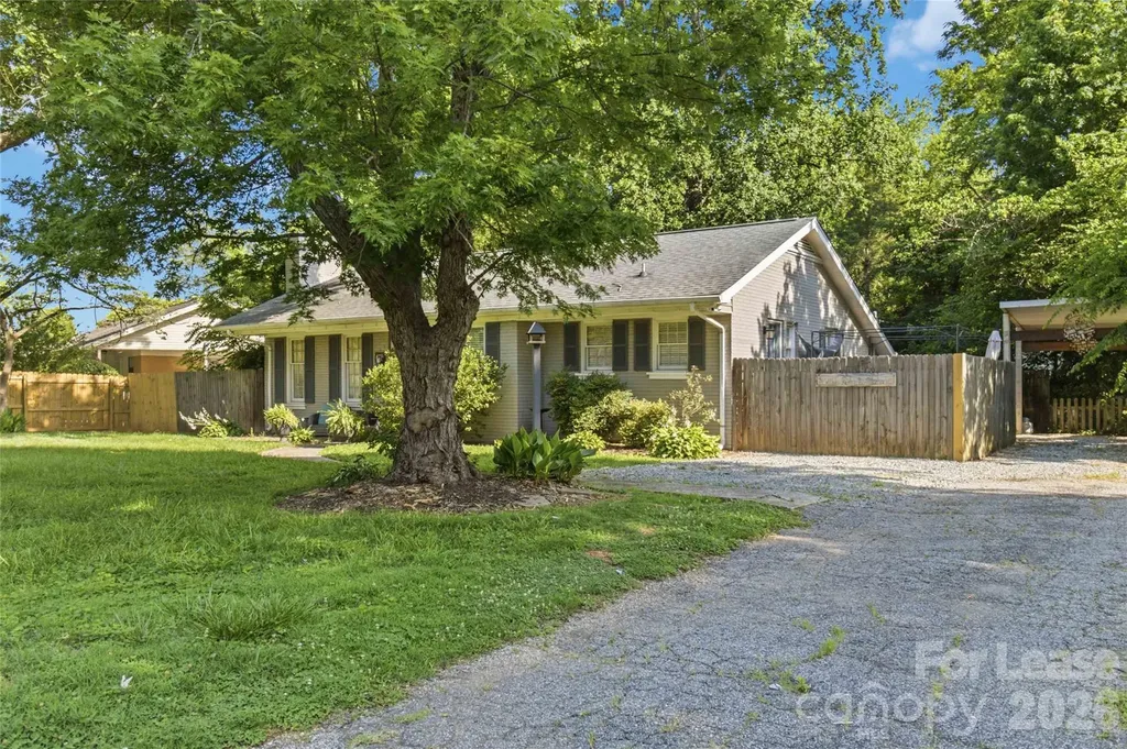 4231 Firethorne Road Charlotte NC 28205
