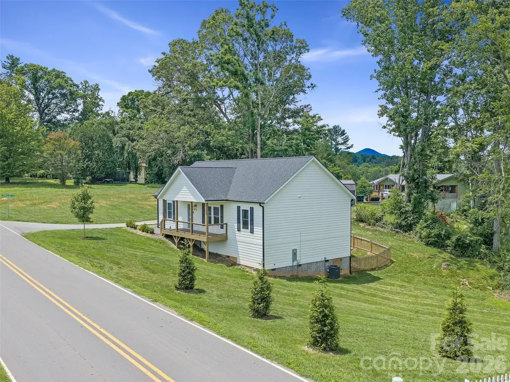 105 Crowder Hills Lane Asheville NC 28804