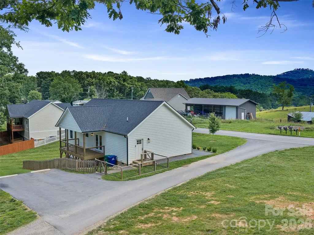 105 Crowder Hills Lane Asheville NC 28804
