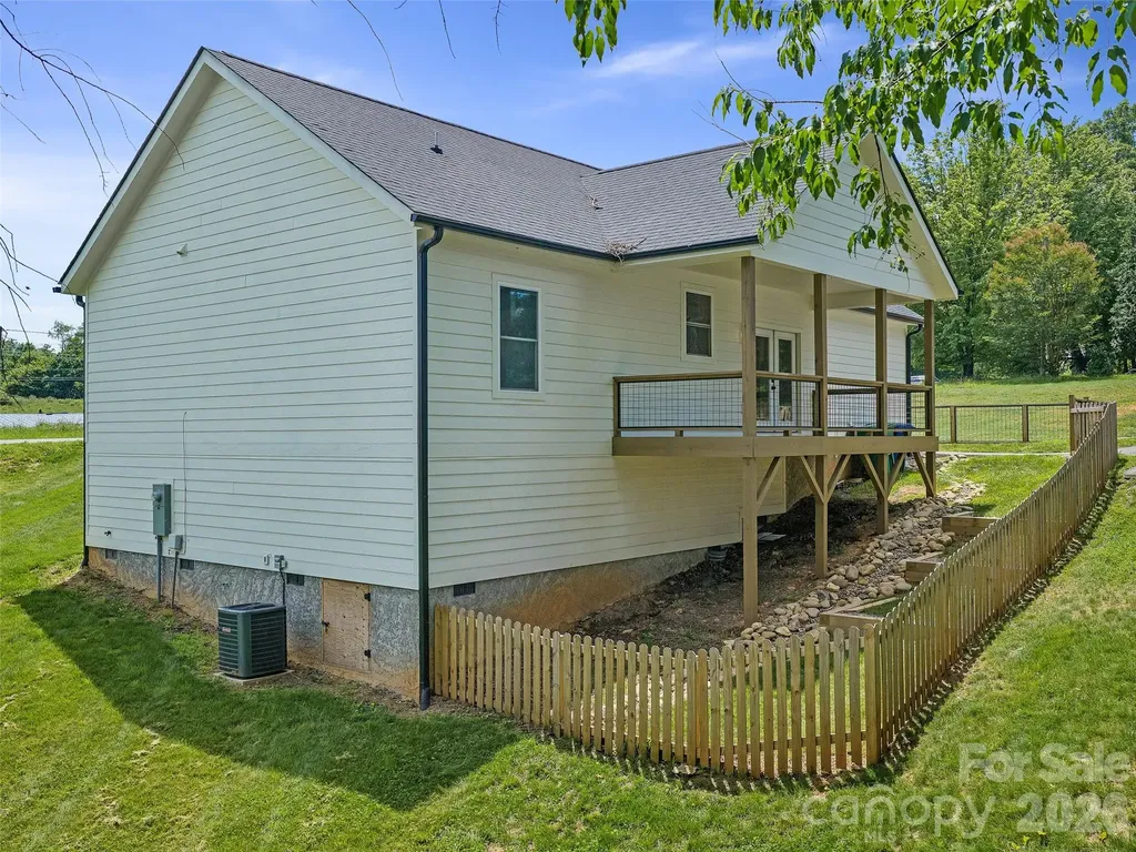 105 Crowder Hills Lane Asheville NC 28804