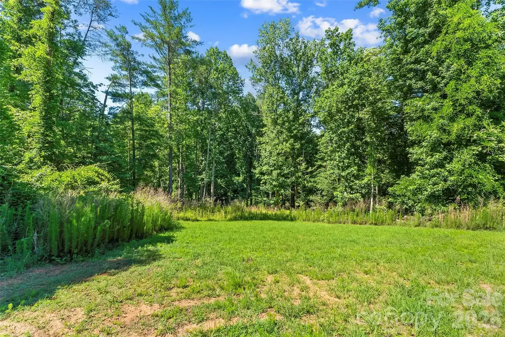 6125 Holiday Shores Avenue Nebo NC 28761
