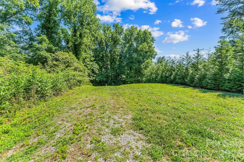 6125 Holiday Shores Avenue Nebo NC 28761