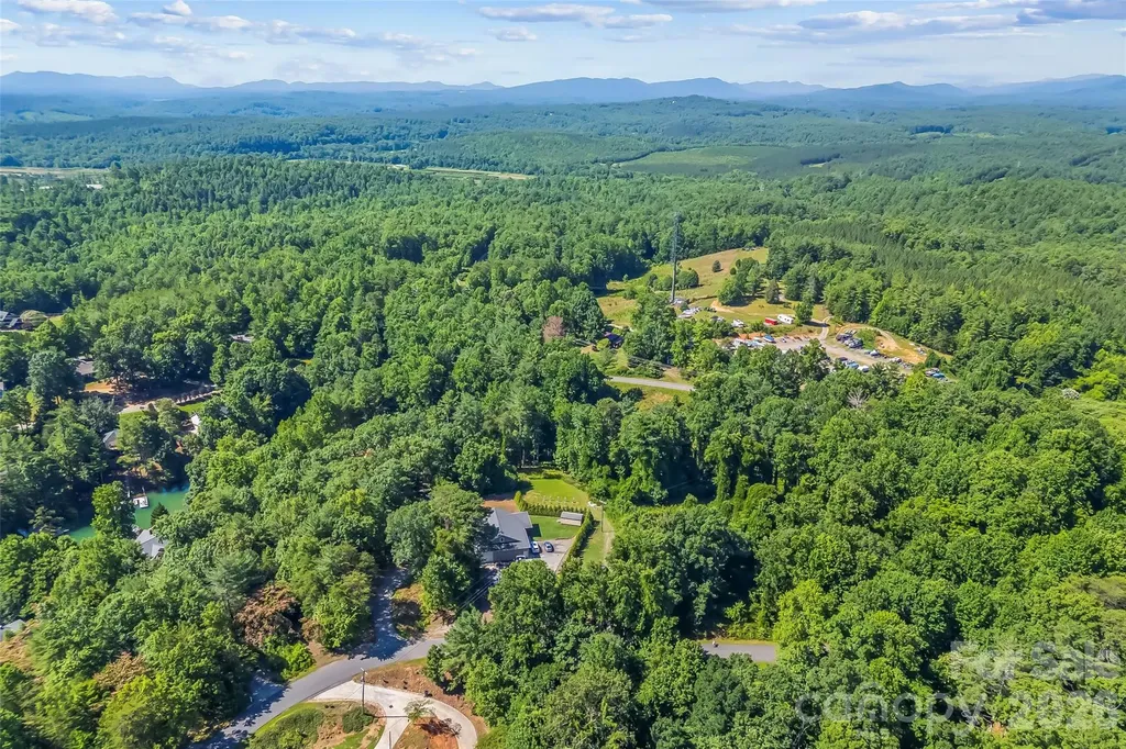 6125 Holiday Shores Avenue Nebo NC 28761
