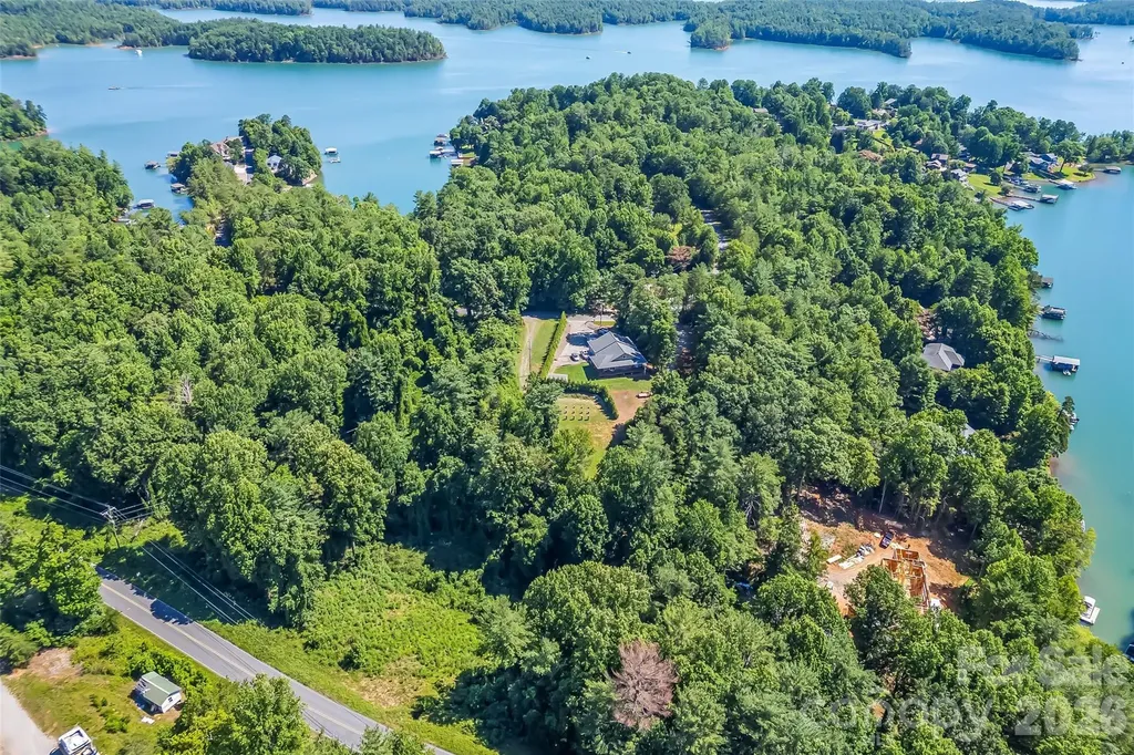 6125 Holiday Shores Avenue Nebo NC 28761