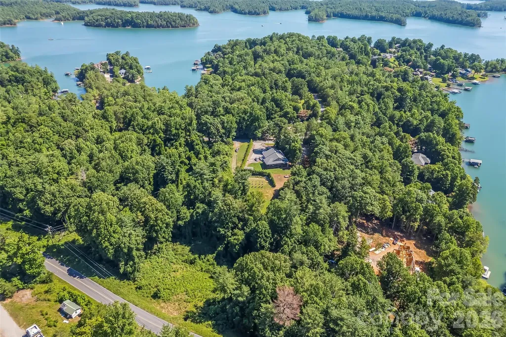 6125 Holiday Shores Avenue Nebo NC 28761