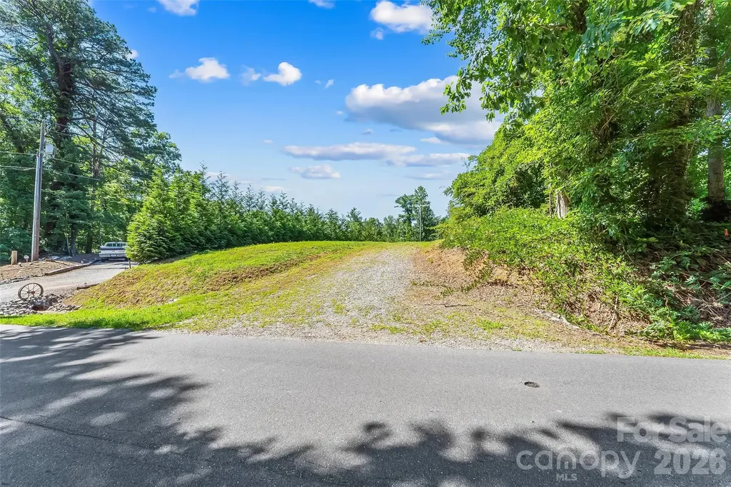 6125 Holiday Shores Avenue Nebo NC 28761