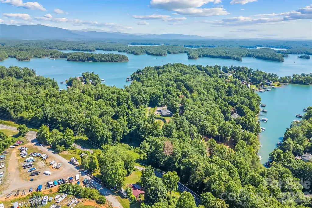 6125 Holiday Shores Avenue Nebo NC 28761