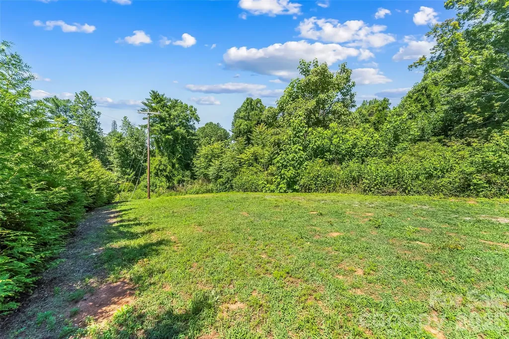 6125 Holiday Shores Avenue Nebo NC 28761