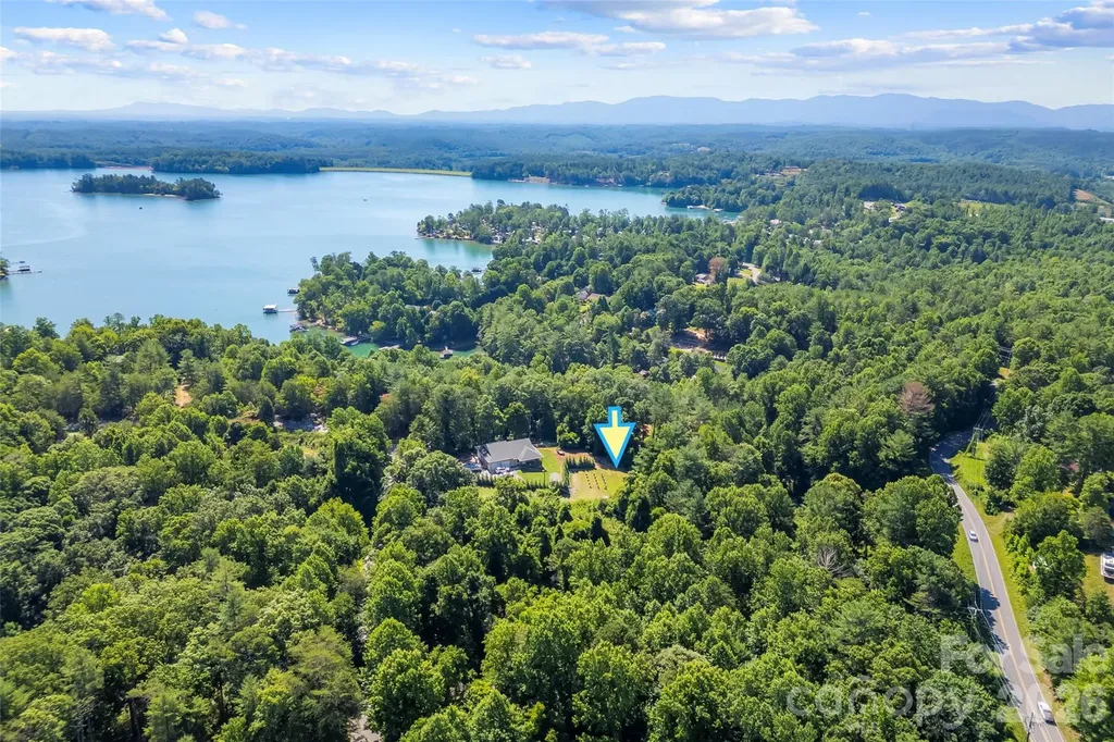 6125 Holiday Shores Avenue Nebo NC 28761