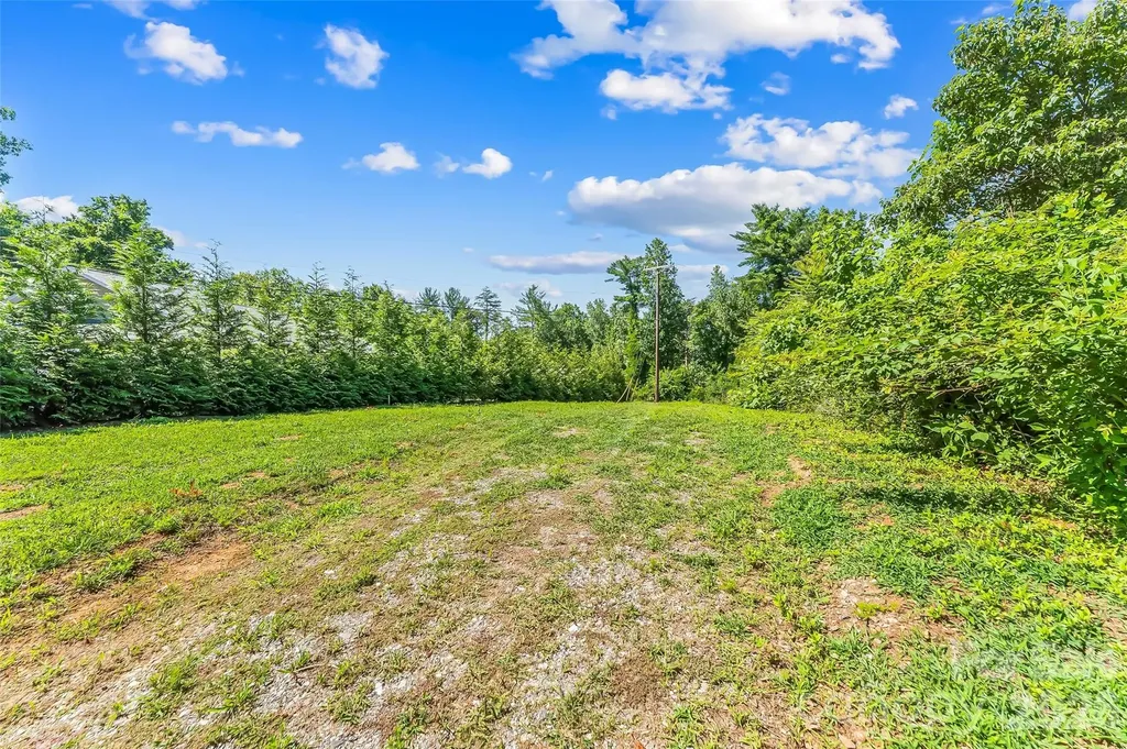 6125 Holiday Shores Avenue Nebo NC 28761
