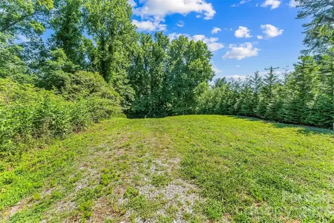 6125 Holiday Shores Avenue Nebo NC 28761