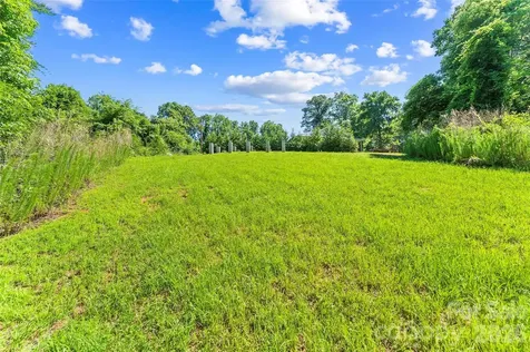 6125 Holiday Shores Avenue Nebo NC 28761
