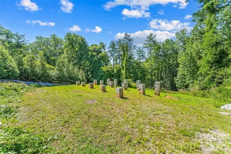 6125 Holiday Shores Avenue Nebo NC 28761