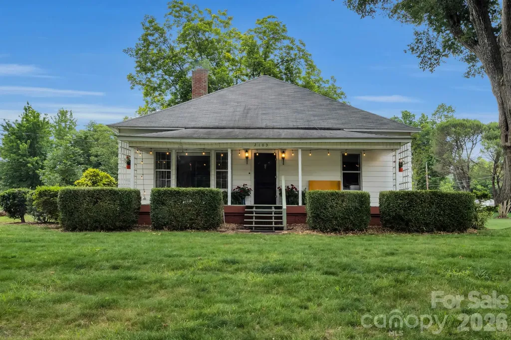 2103 N Thomas Avenue Newton NC 28658