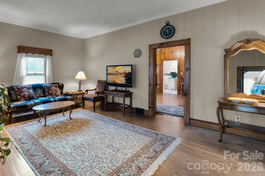 2103 N Thomas Avenue Newton NC 28658
