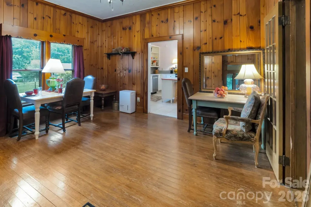 2103 N Thomas Avenue Newton NC 28658