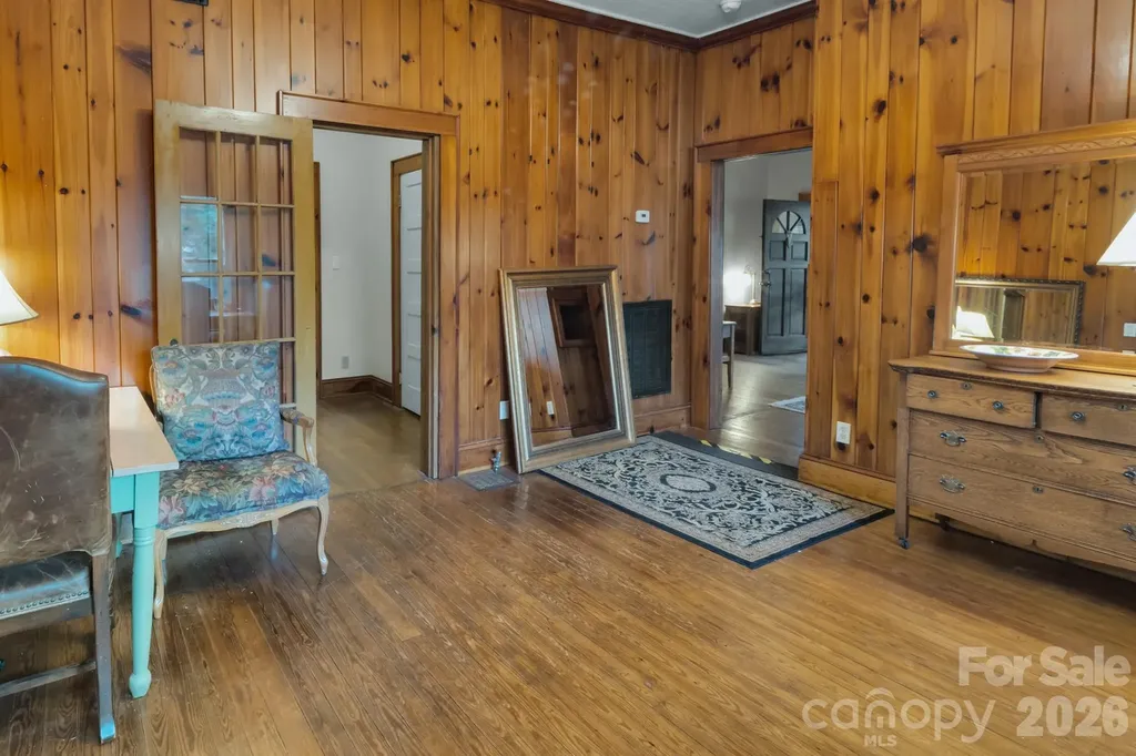 2103 N Thomas Avenue Newton NC 28658