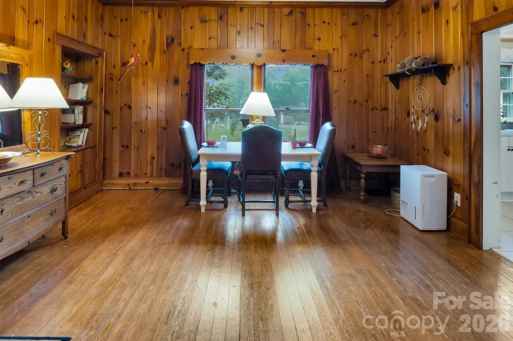 2103 N Thomas Avenue Newton NC 28658