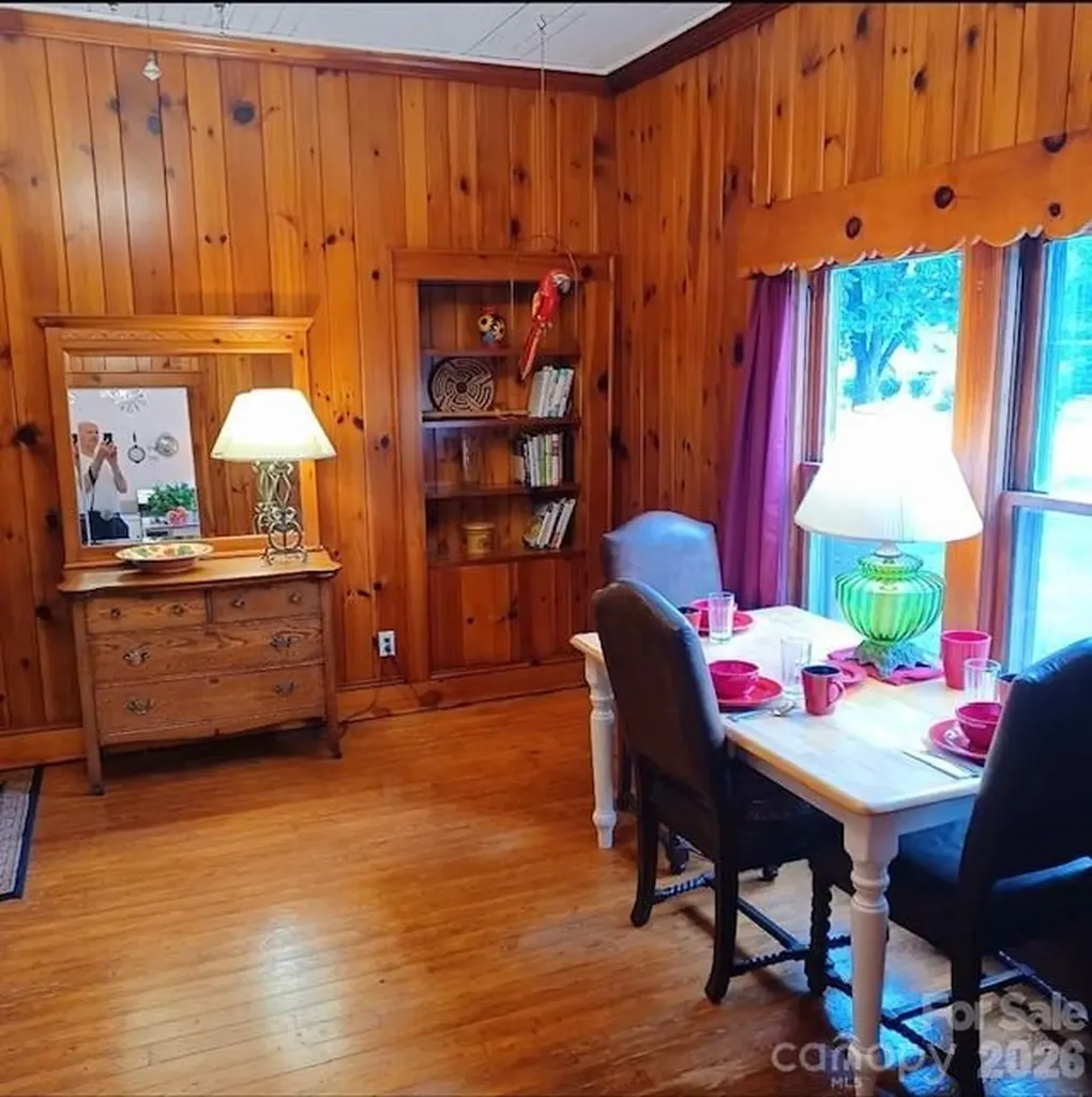 2103 N Thomas Avenue Newton NC 28658