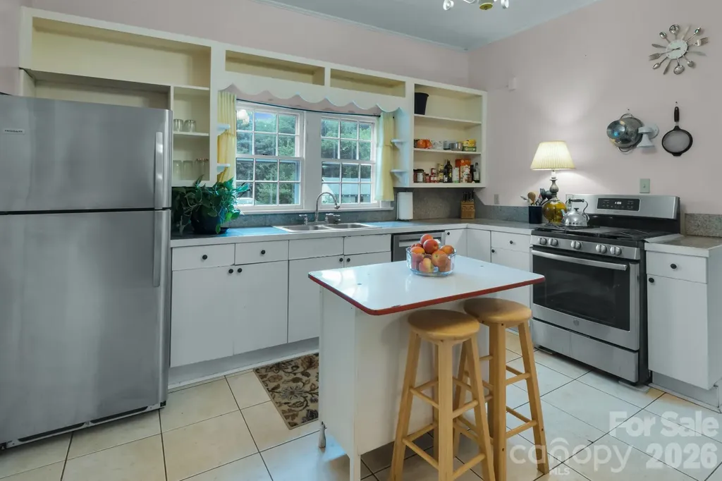 2103 N Thomas Avenue Newton NC 28658