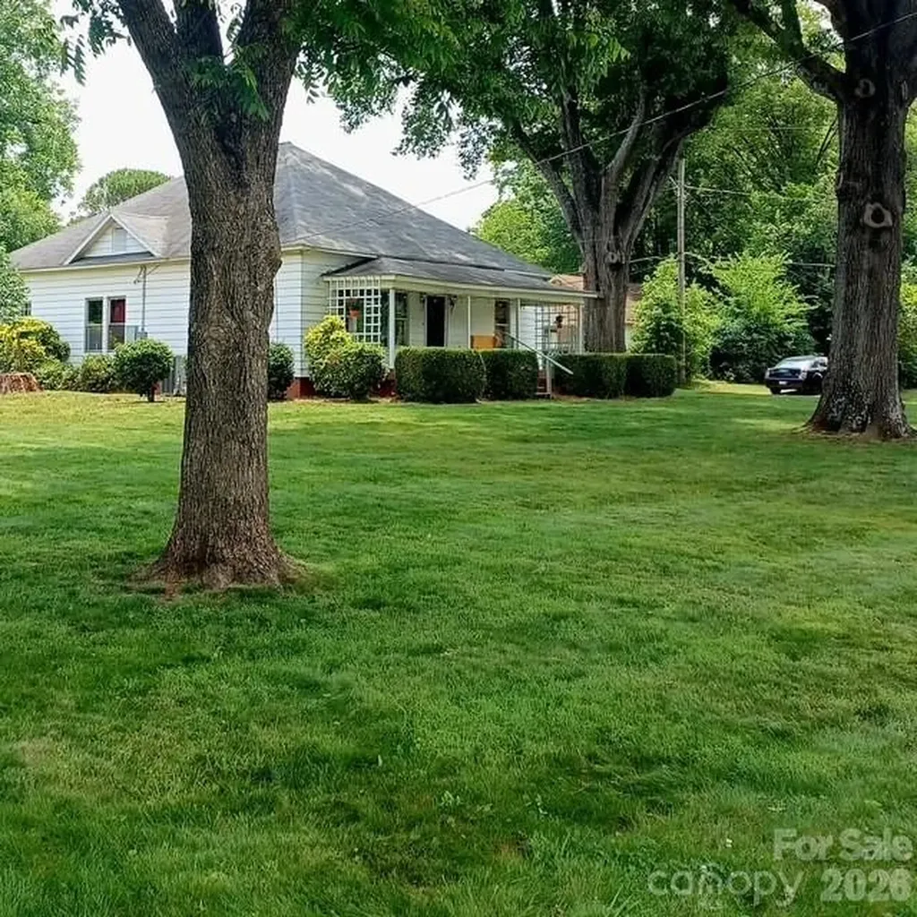 2103 N Thomas Avenue Newton NC 28658