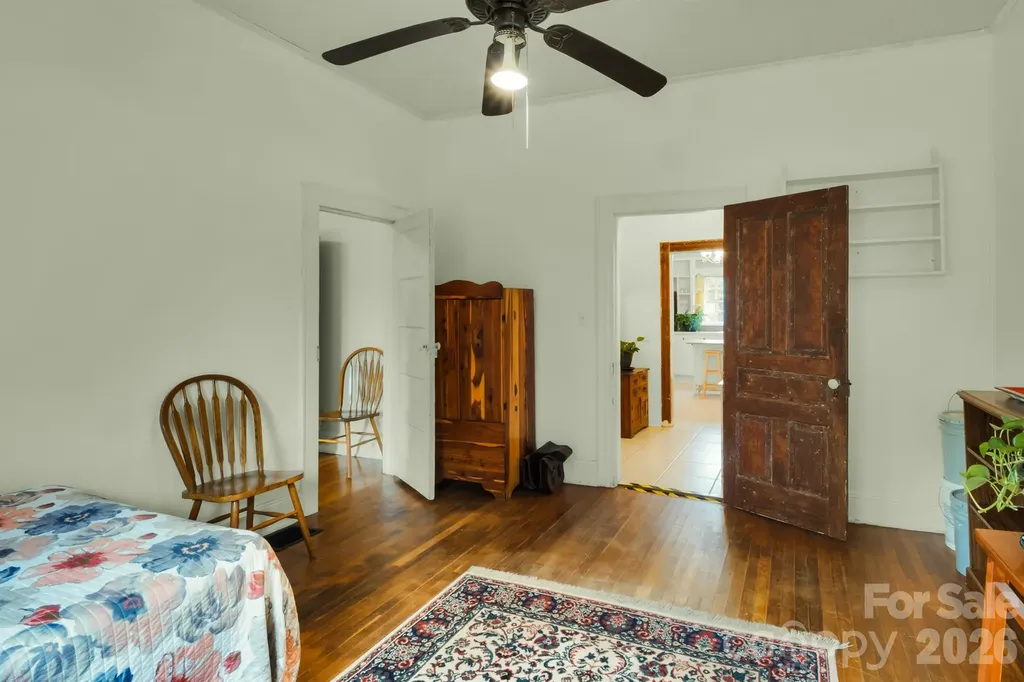 2103 N Thomas Avenue Newton NC 28658