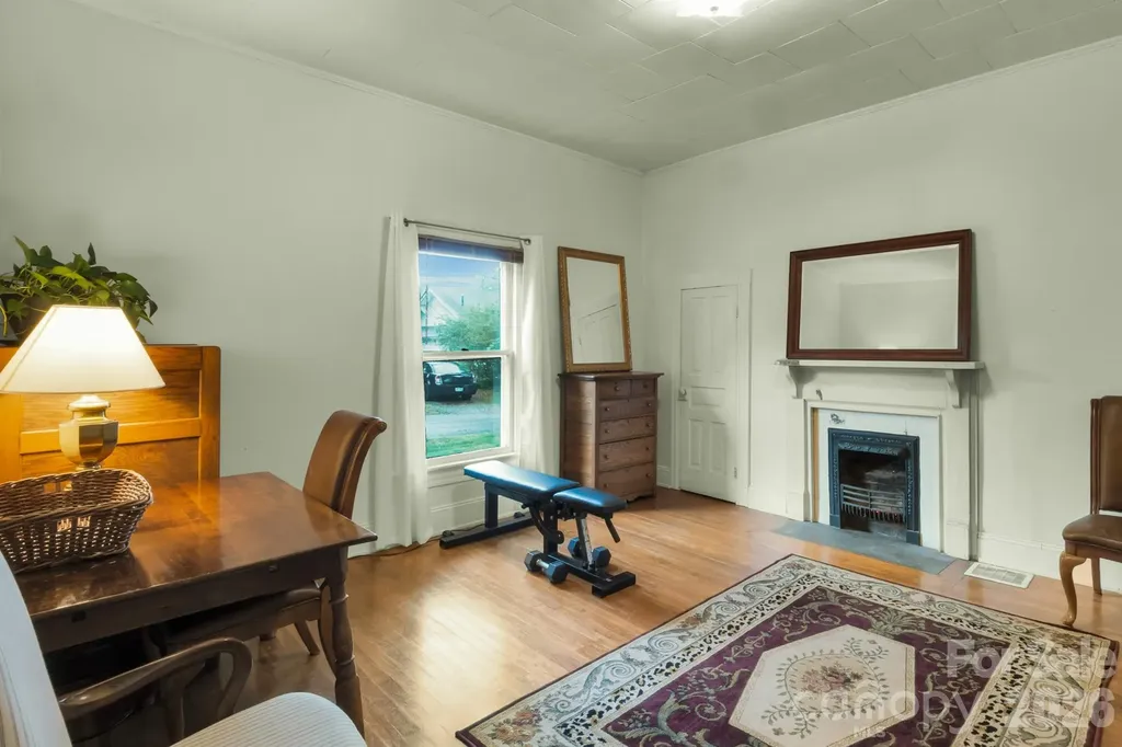 2103 N Thomas Avenue Newton NC 28658