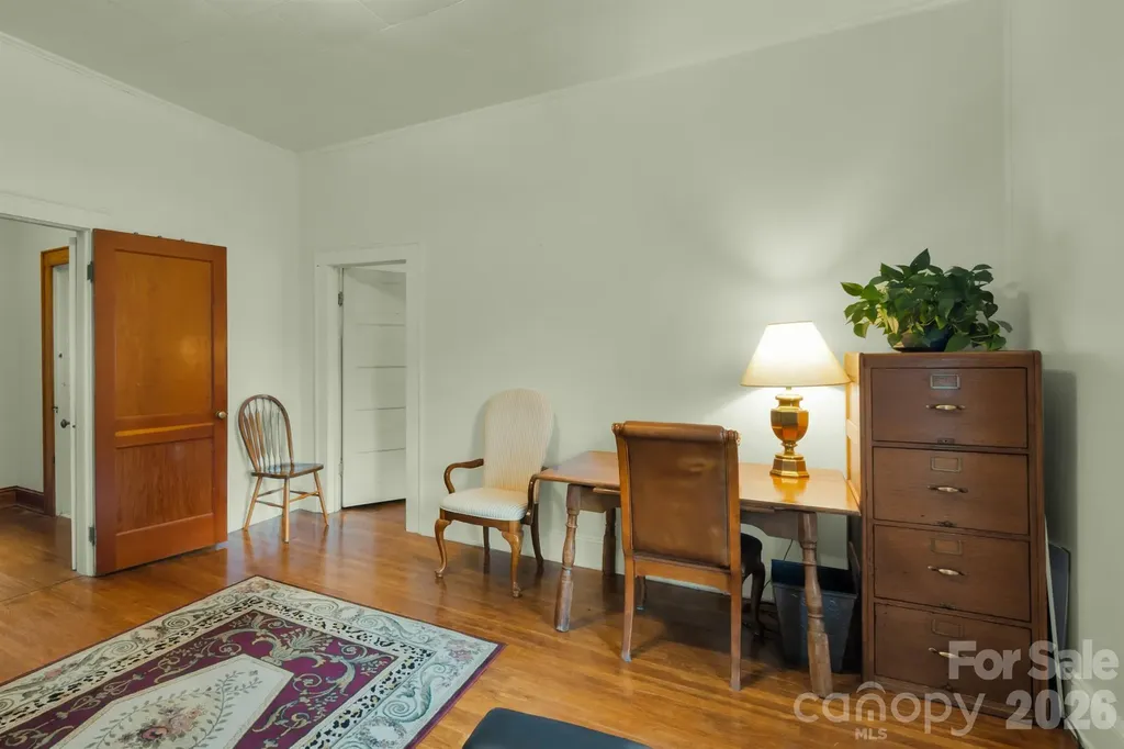 2103 N Thomas Avenue Newton NC 28658