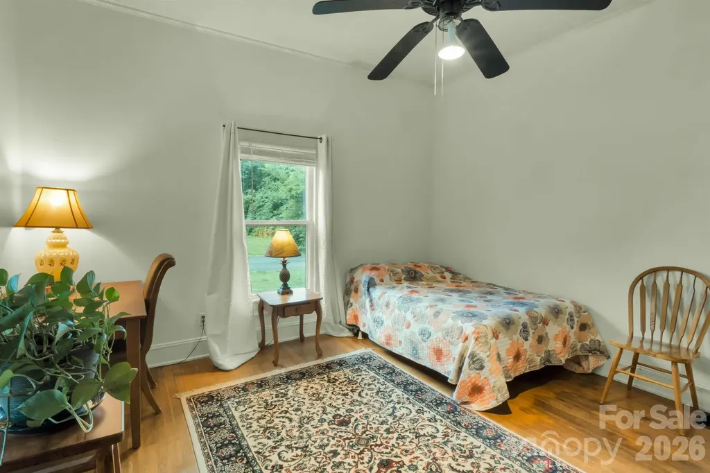 2103 N Thomas Avenue Newton NC 28658