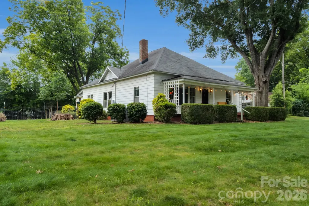 2103 N Thomas Avenue Newton NC 28658