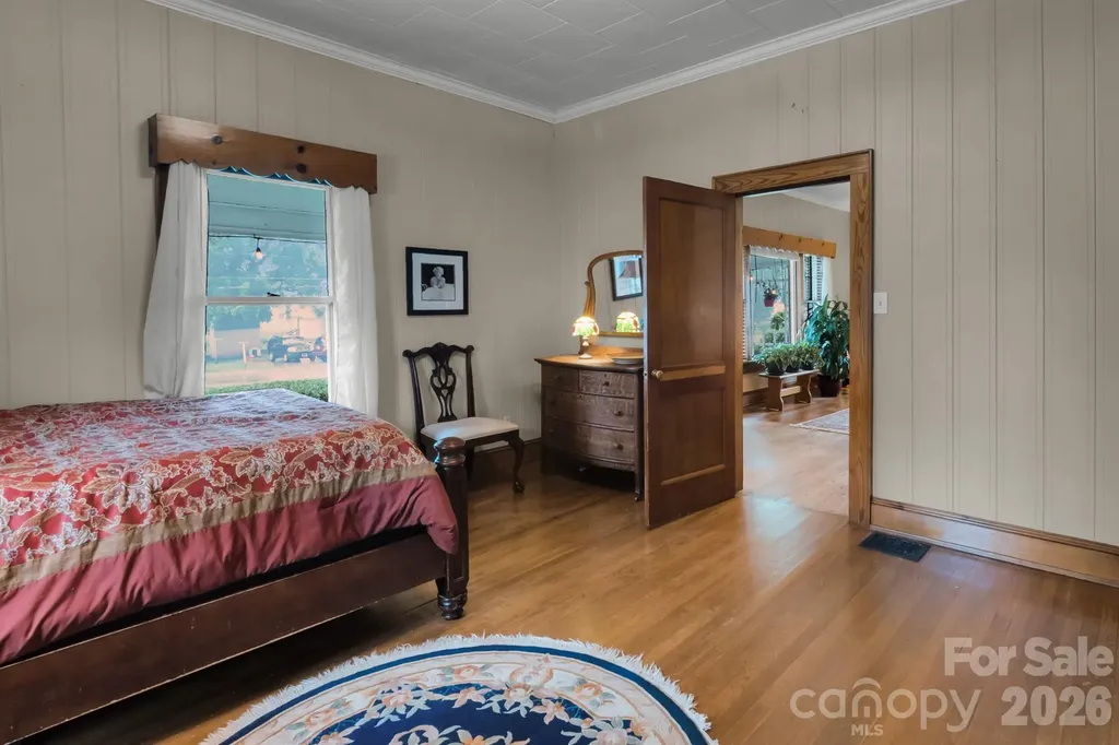 2103 N Thomas Avenue Newton NC 28658