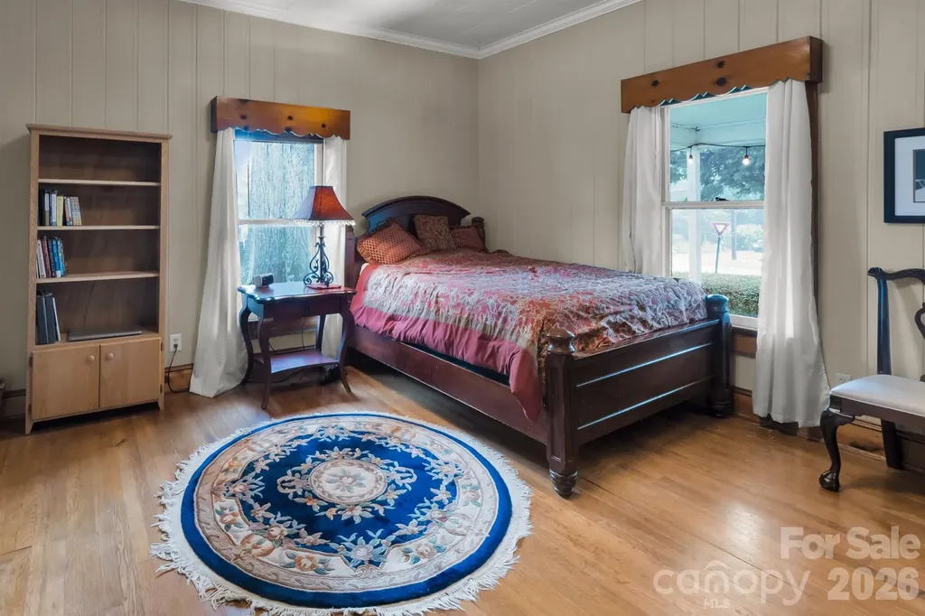2103 N Thomas Avenue Newton NC 28658