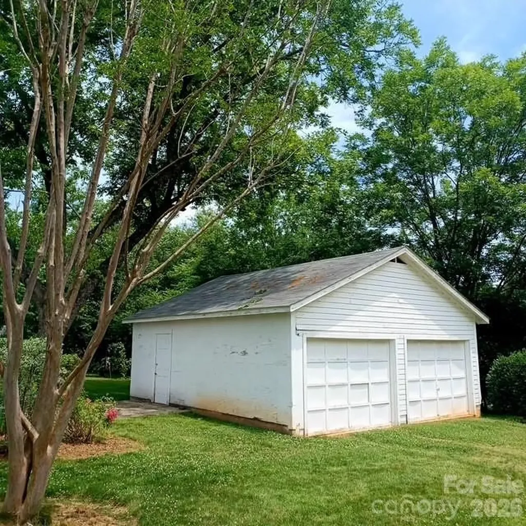 2103 N Thomas Avenue Newton NC 28658