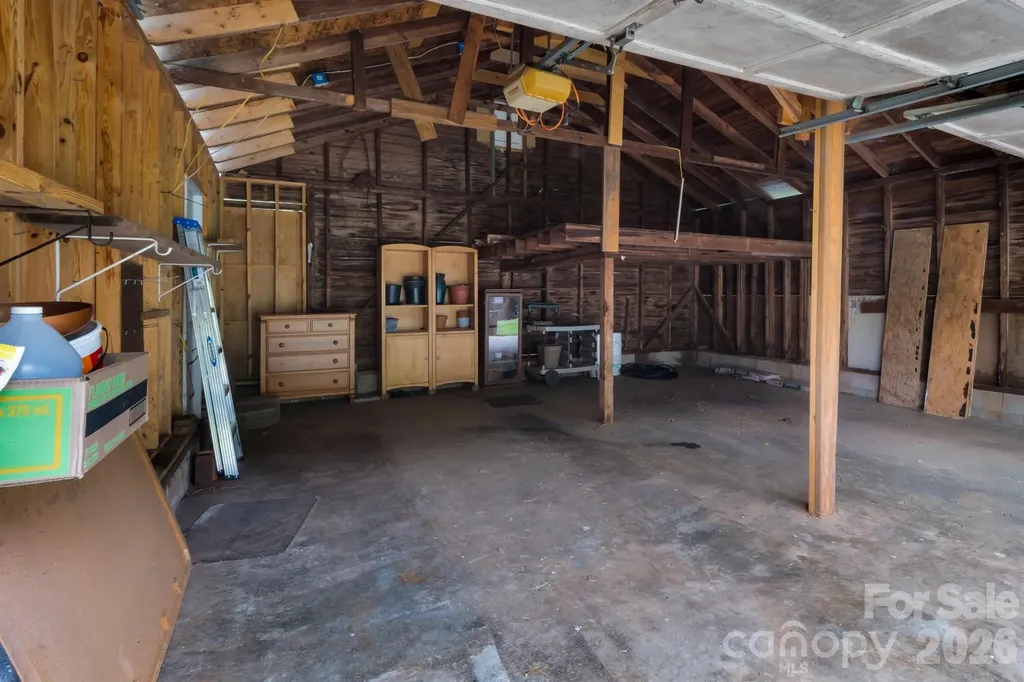 2103 N Thomas Avenue Newton NC 28658
