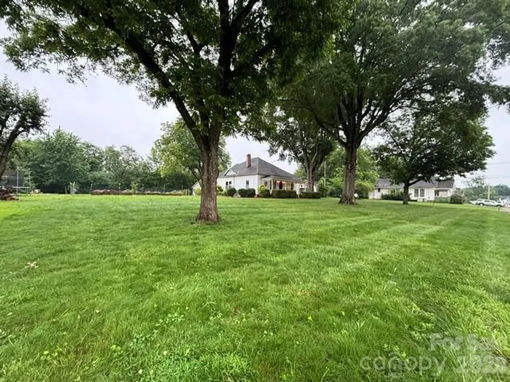 2103 N Thomas Avenue Newton NC 28658