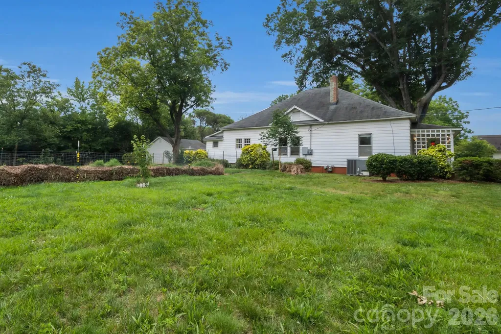2103 N Thomas Avenue Newton NC 28658