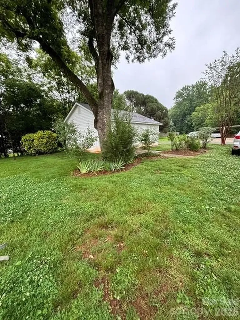 2103 N Thomas Avenue Newton NC 28658