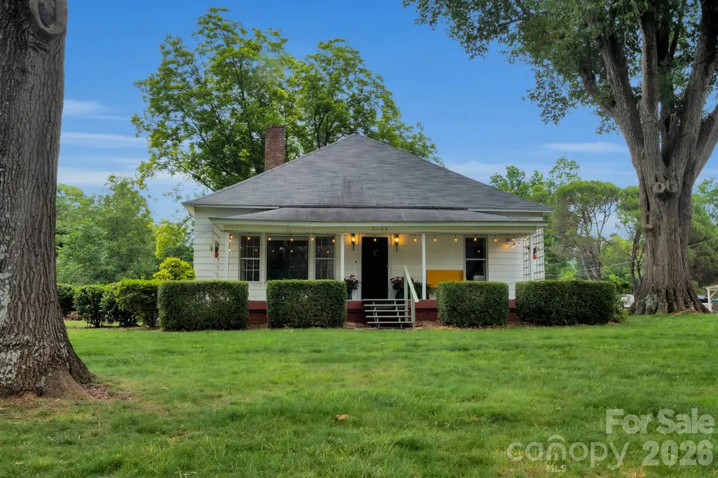 2103 N Thomas Avenue Newton NC 28658