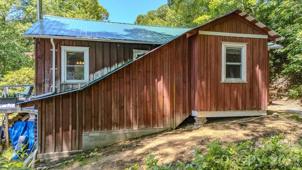 1712 Little Creek Road Hot Springs NC 28743