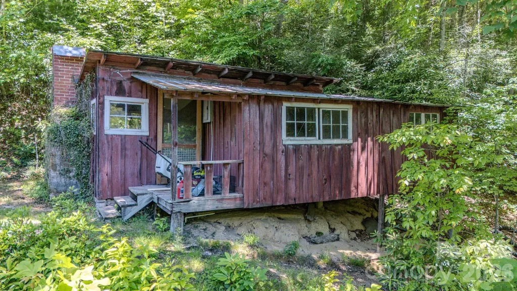 1712 Little Creek Road Hot Springs NC 28743