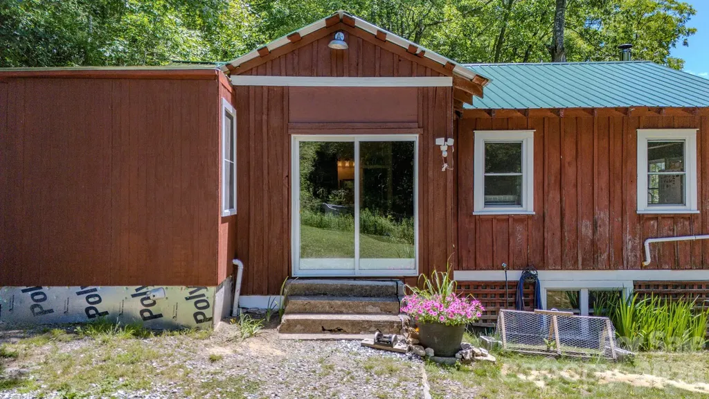 1712 Little Creek Road Hot Springs NC 28743