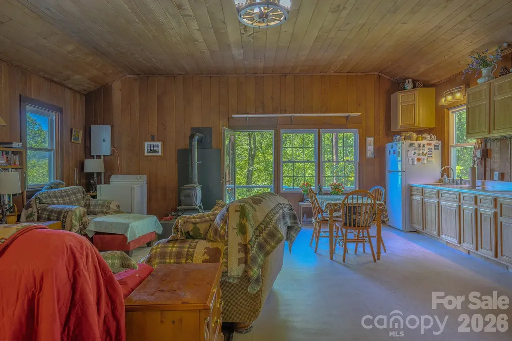 1712 Little Creek Road Hot Springs NC 28743