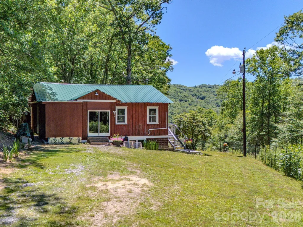 1712 Little Creek Road Hot Springs NC 28743