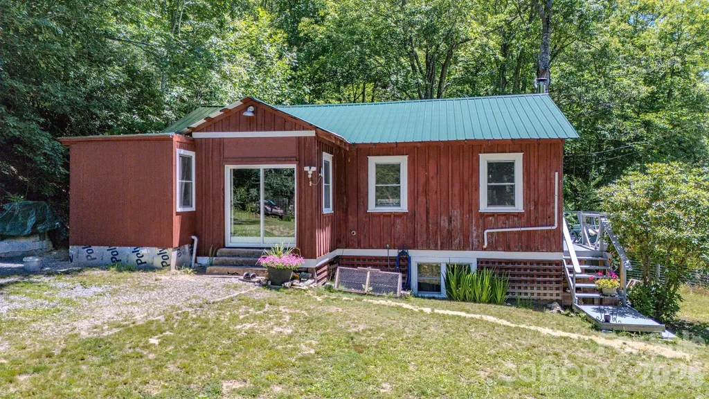 1712 Little Creek Road Hot Springs NC 28743